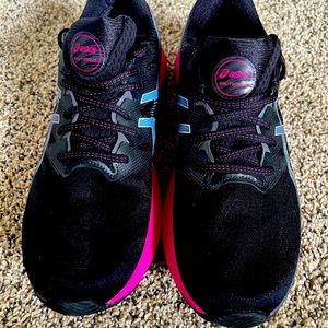 Like brand new! ASICS Nimbus 23. S:12